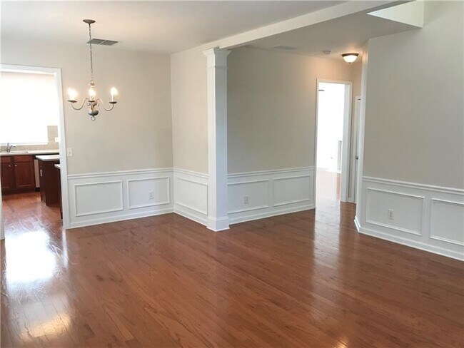 Foto del edificio - 2217 Polesdean Ln NW