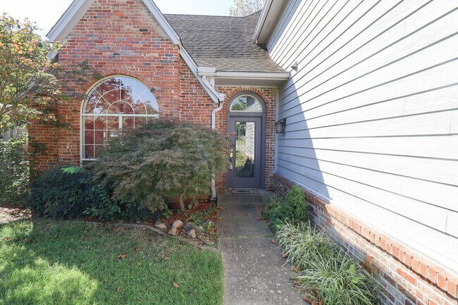 Building Photo - 4 Bed | 3 Bath in South Tulsa!