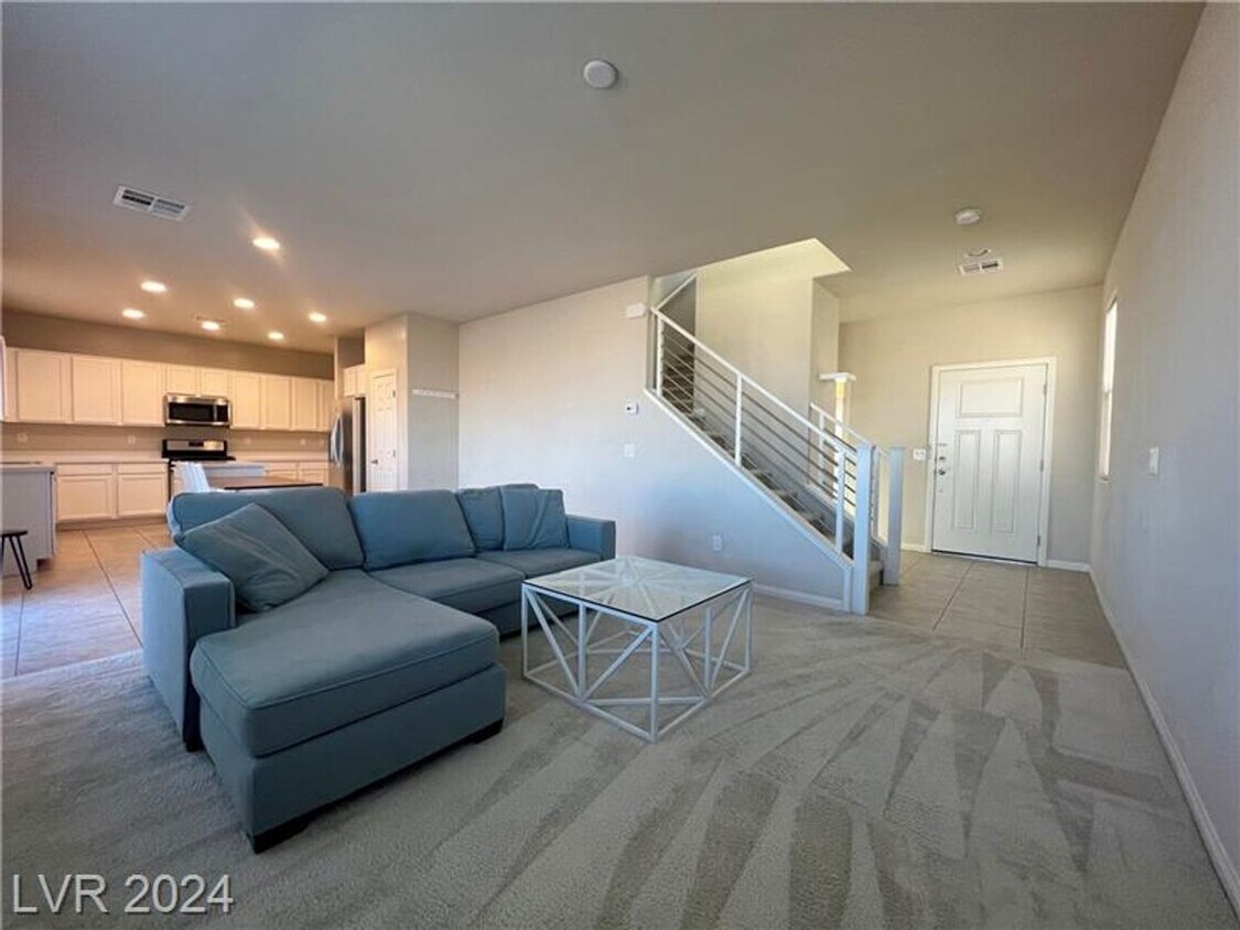 Primary Photo - Modern 3 bedroom single family house at So...