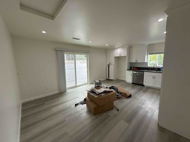 Building Photo - 2110 Gaviota Ave