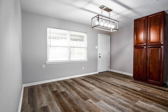 Building Photo - 207 Del Monte Ln