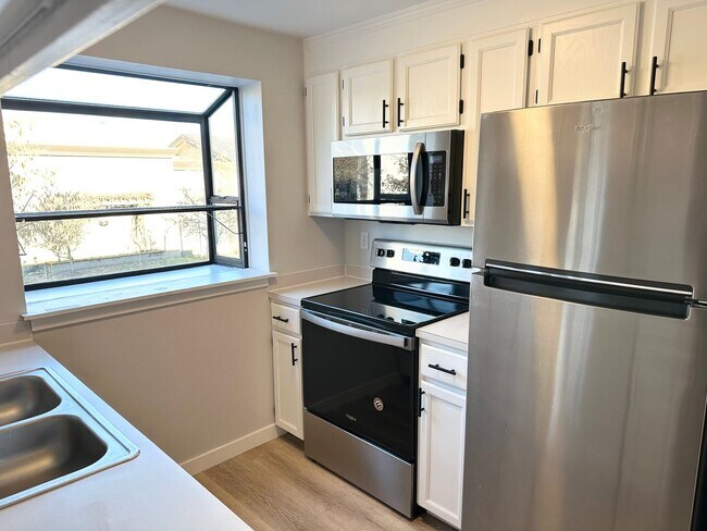 Foto del edificio - Sunny and Bright 1 bedroom, 1 bathroom Con...