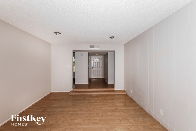 Foto del edificio - 3821 W Hatcher Rd