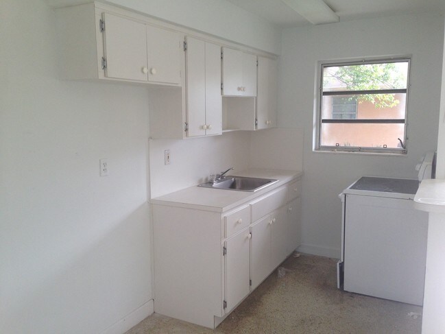 Interior Photo - 1130 W 26th St