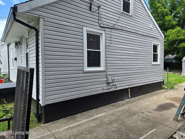 Building Photo - 929 Euclid Ave