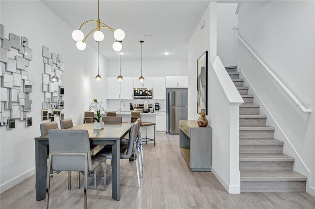 Building Photo - 513 Famagusta Dr