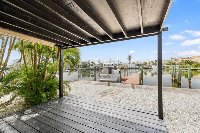 Building Photo - 231 E Madeira Ave