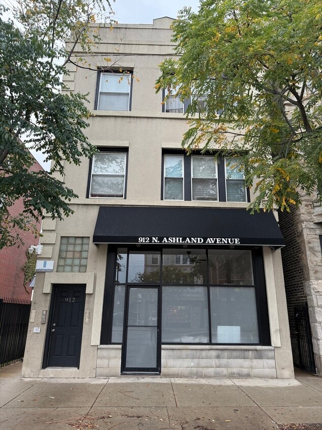 Foto principal - 912 N Ashland Ave