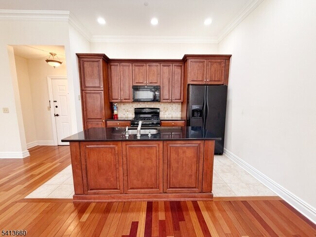 Foto del edificio - 33 Forest Ave