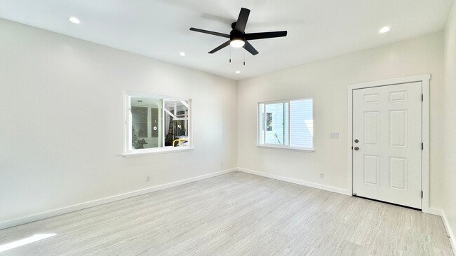 Building Photo - NEWLY BUILT SPACIOUS 2 BED/2 BATH/1 PRKG, ...