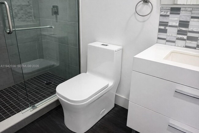 Building Photo - 16950 W Dixie Hwy