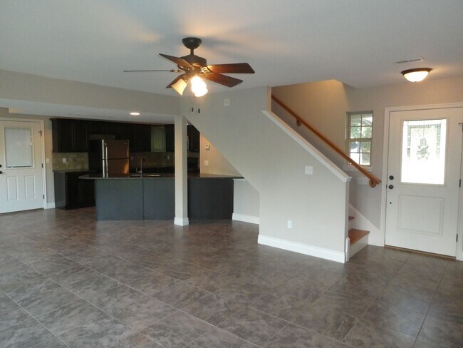Building Photo - Two-story cottage with 3 bedrooms and 2-1/...
