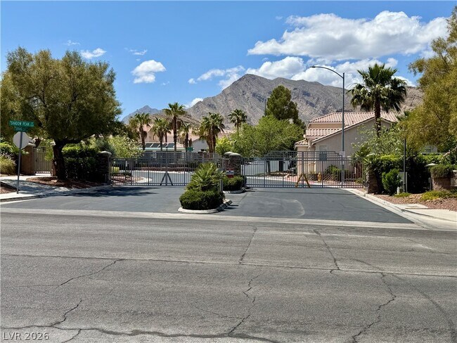Foto del edificio - 10353 Sloping Hill Ave