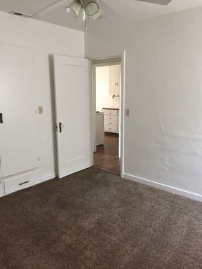 Building Photo - 1 br, 1 bath Apartment - 1627 E Cambridge