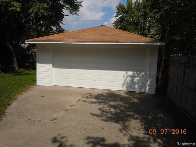 Building Photo - 1143 E Meyers Ave