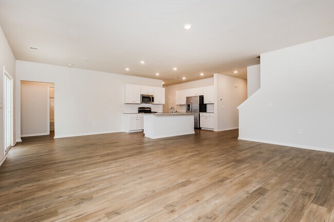 Building Photo - 116 S Reindeer Rd