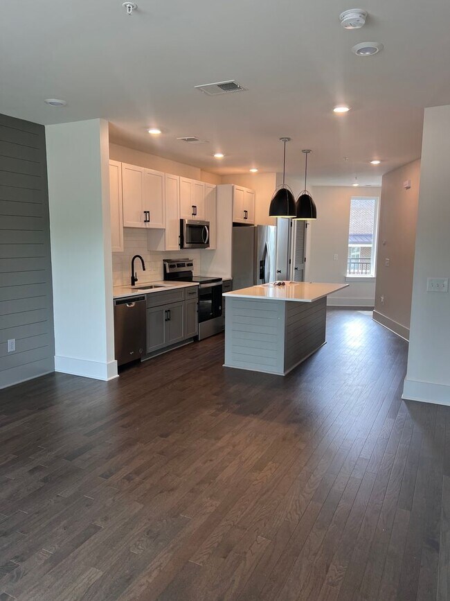 Building Photo - East Nashville Condo