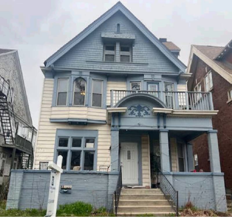Primary Photo - 2833 N Downer Ave
