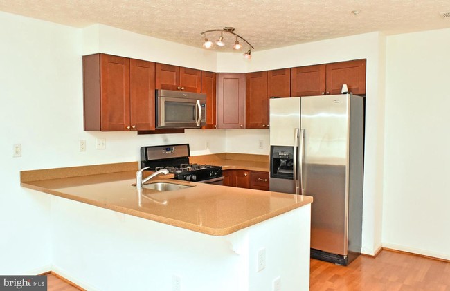 Building Photo - 6300 Bayberry Ct