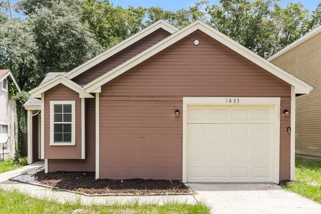 Building Photo - 1833 Iroquois Dr