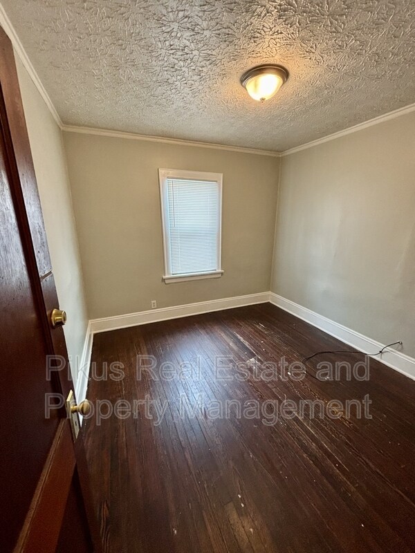 Foto del edificio - 485 Crouse St