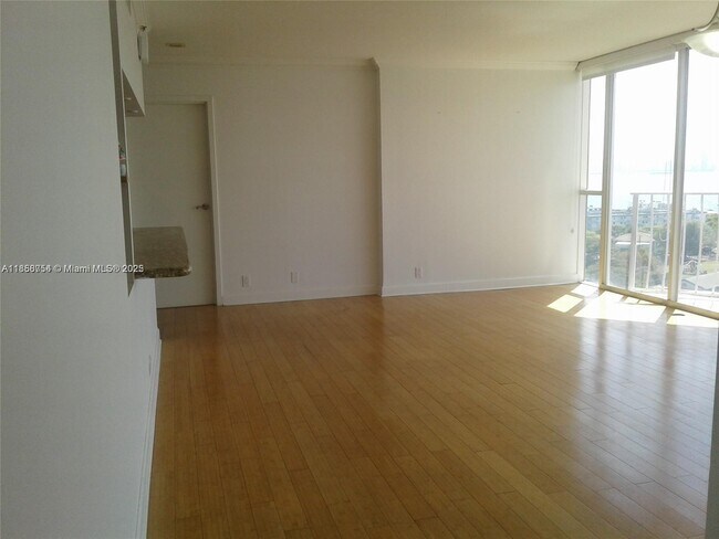 Foto del edificio - 7601 E Treasure Dr