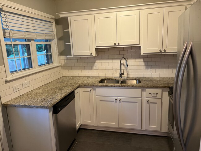 Building Photo - 422 Sevier St