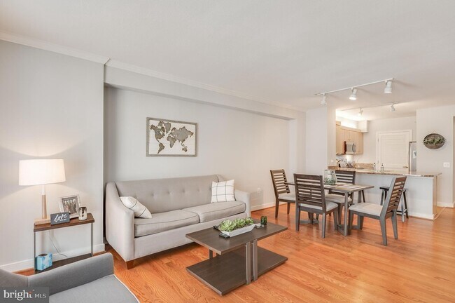 Foto del edificio - 616 E Street NW Unit 321