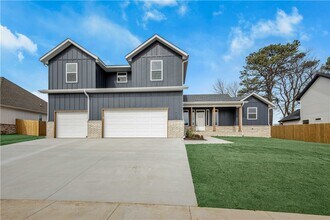 Building Photo - 806 Mueller Wy