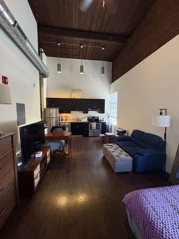 Primary Photo - 344 N Charles St