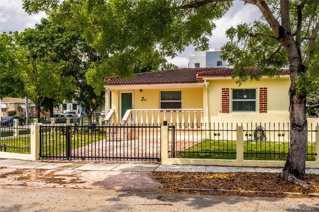 Building Photo - 6291 SW 10th St