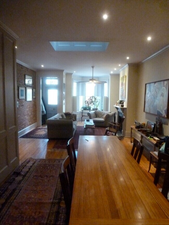 Sala de estar - 732 3rd St NE