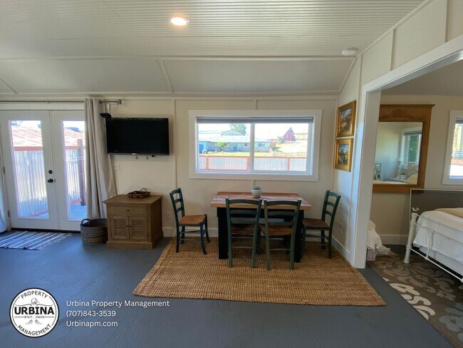 Building Photo - Charming 1 Bed 1 Bath Country Cottage in P...