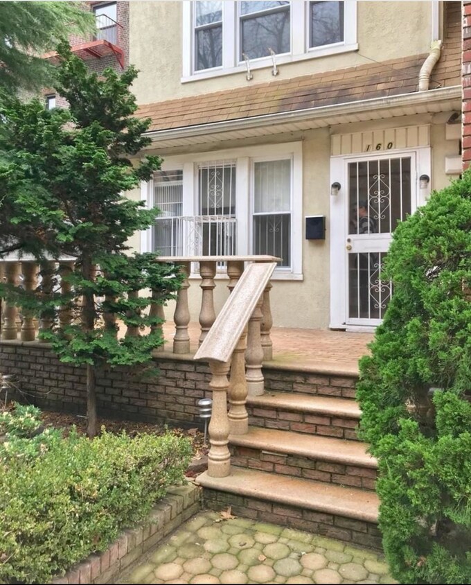 Primary Photo - 160 95th St