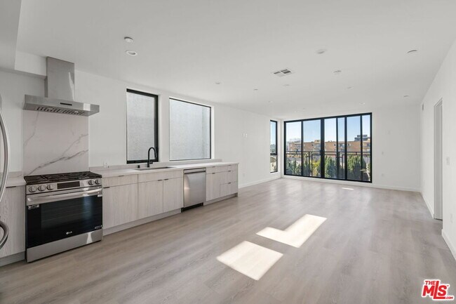 Foto del edificio - 3755 S Canfield Ave