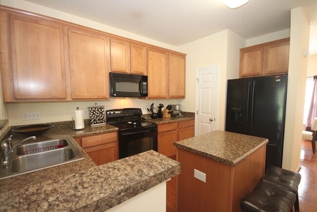 Foto del edificio - Bright end unit townhouse in a convenient ...
