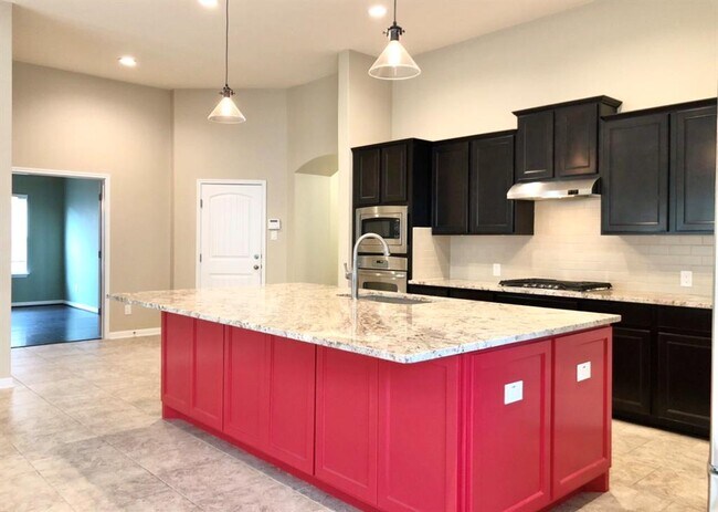 Building Photo - 130 Middle Creek Dr