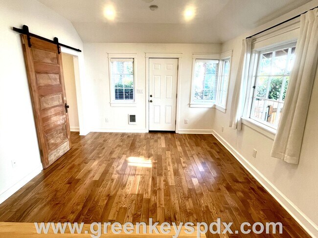 Foto del edificio - Sleek and modern 1-bedroom house in Arbor Lodge with spacious garage or workshop!