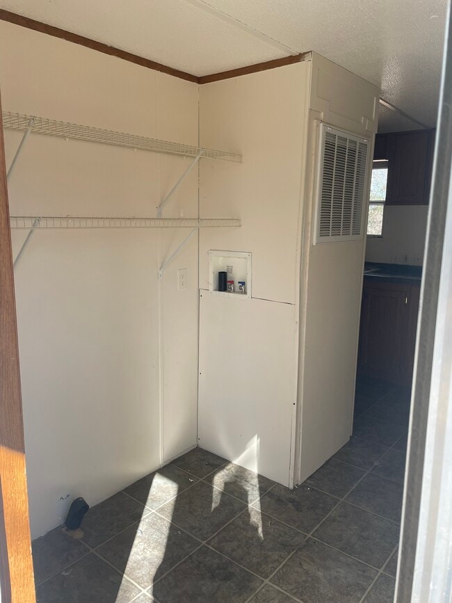 Building Photo - LJE #22