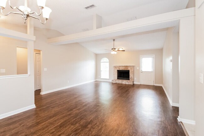 Foto del edificio - 2115 Orangewood St