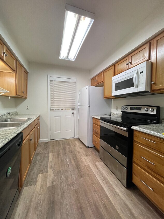 Primary Photo - 8202 Riverstone Dr