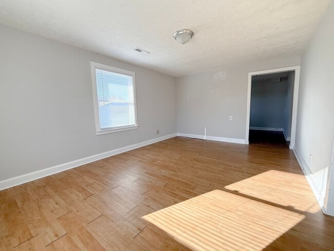 Building Photo - 4 Bedroom Two-Story Home with Large Yard, Lawn Care Included