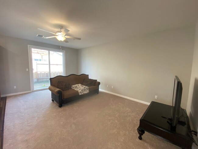 Building Photo - REDUCED!!!  Like Brand New 3 Bed 2 Bath Ho...