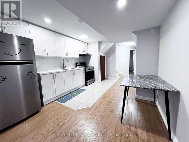 Photo du bâtiment - 1098 Sandhurst Cir
