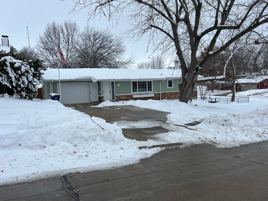 Rent 1650; 4 Bed ranch style home House Rental in Pella, IA