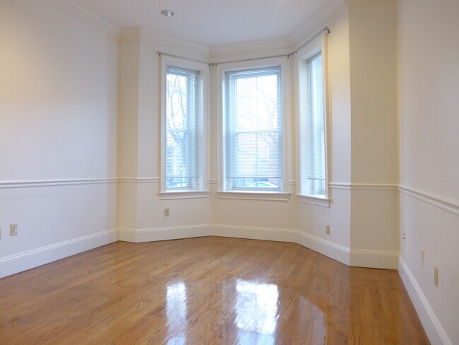 Foto del edificio - 1590 Tremont St