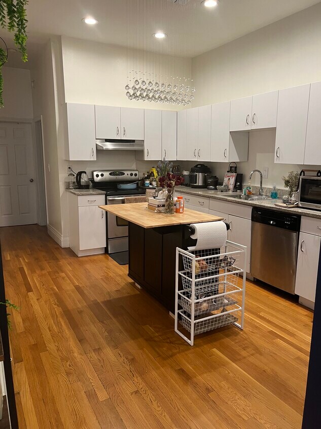 Foto principal - 249 Roxbury St