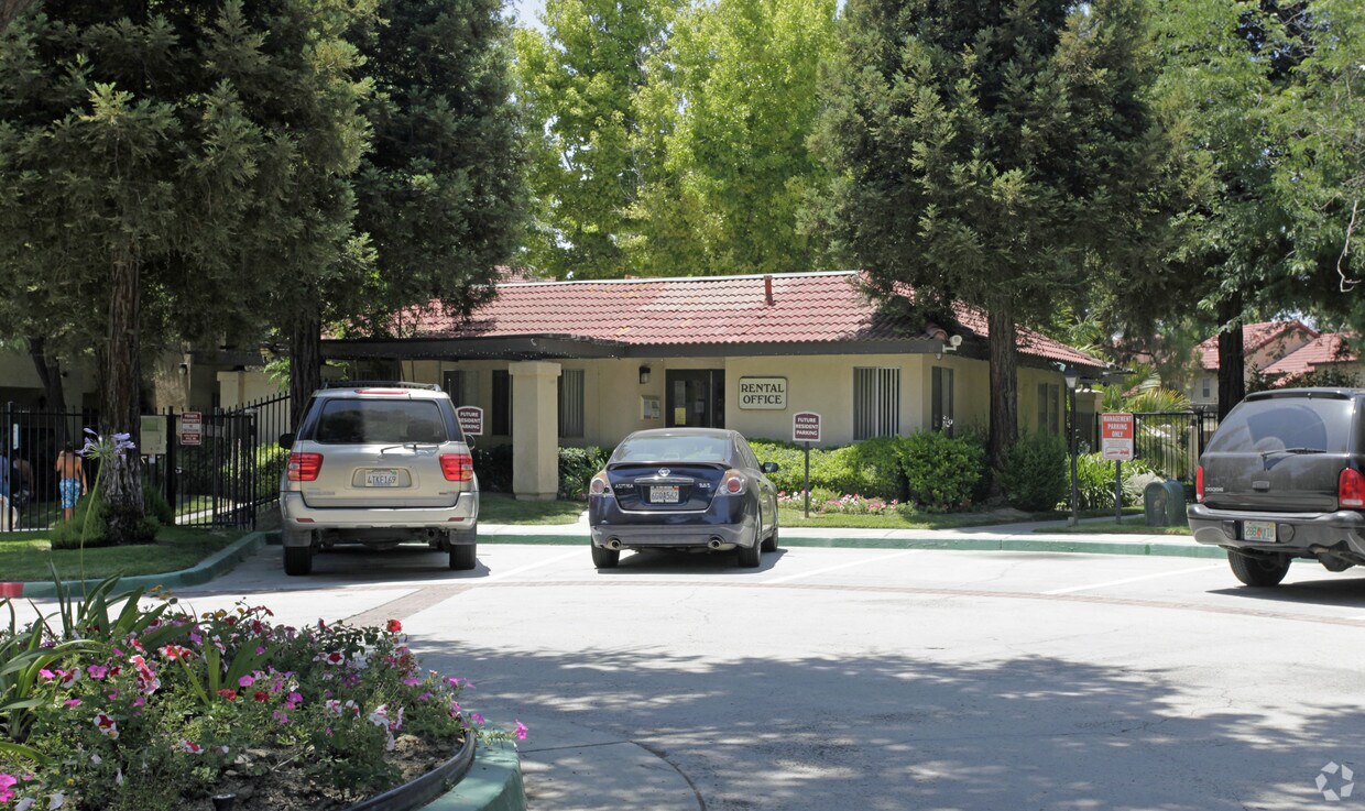 Foto del edificio - Oakcrest Apartments