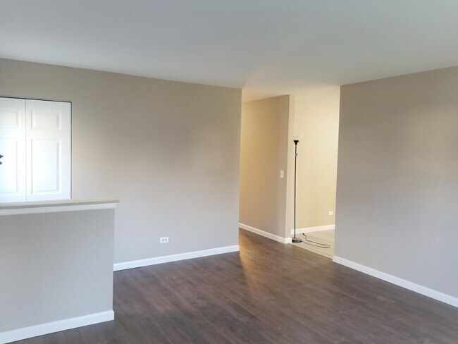Building Photo - 163 Golden Dr