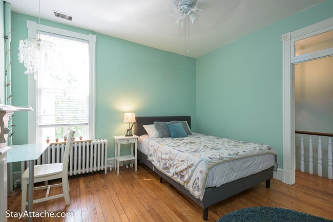 Building Photo - 621 North Carolina Ave SE